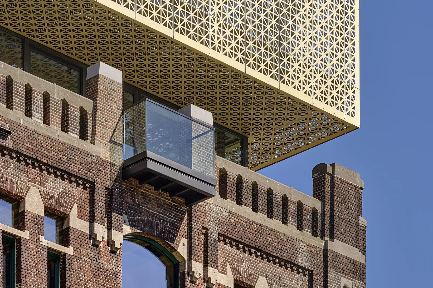 Monumentale Santos pakhuis met de 2 nieuwe verdiepingen