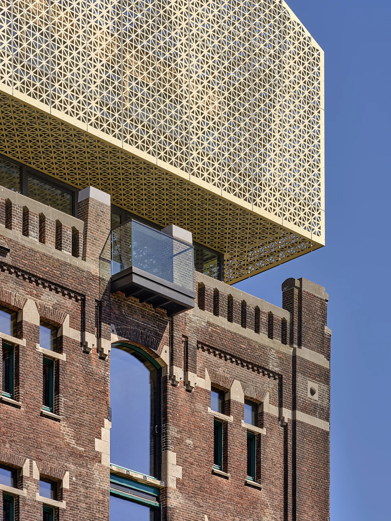 Monumentale Santos pakhuis met de 2 nieuwe verdiepingen